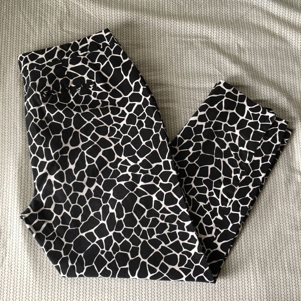 Dana Buchman Giraffe Print Pants